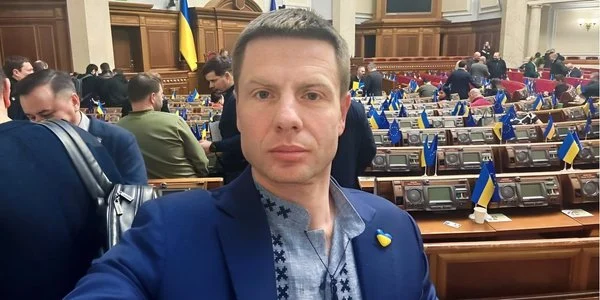 Нардеп Олексій Гончаренко отримав “незручне” запитання під час свого ефіру в TikTok