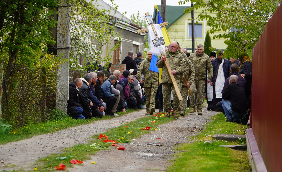 Двоє синів залишились без батька: на Волині попрощалися з Героєм Ігорем Клапіюком