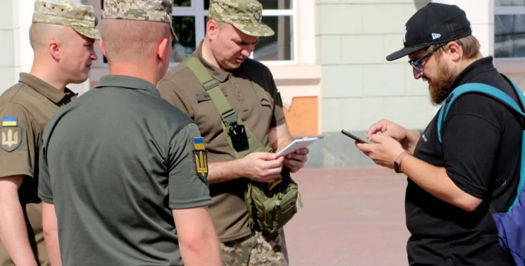 Має хвороби та бабусю: суд покарав чоловіка, який не з’явився у військову частину