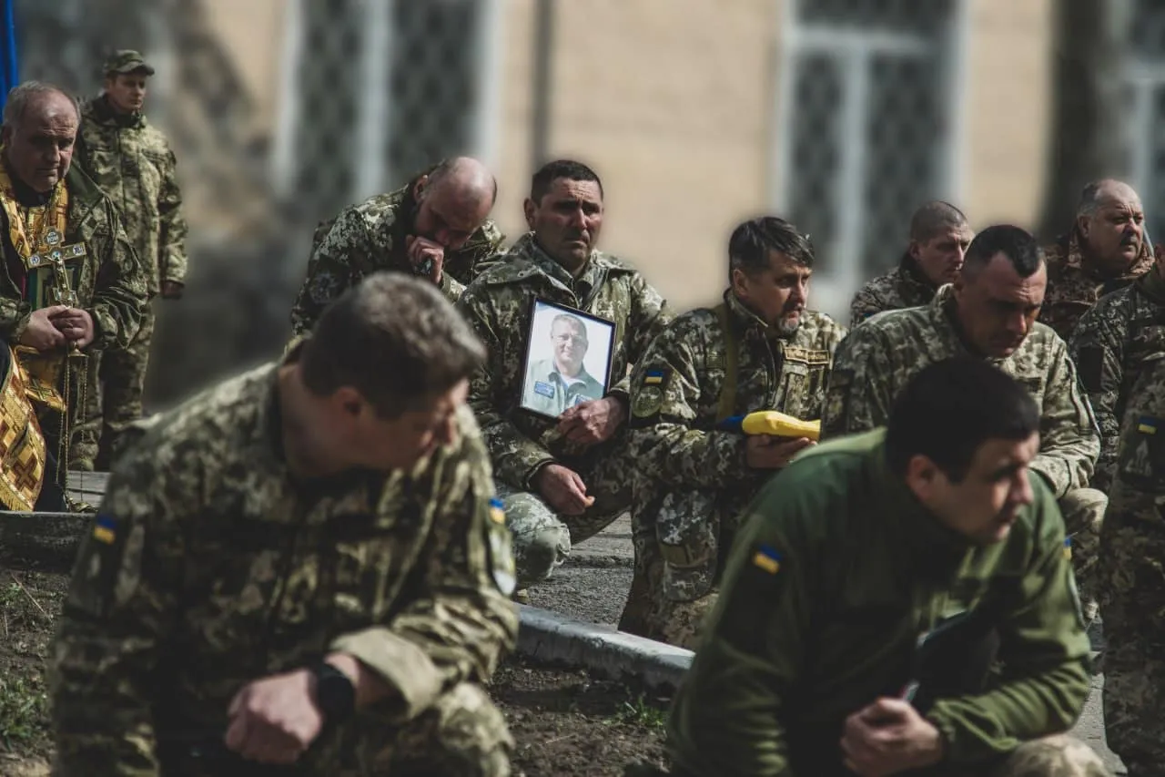 Один із найкращих пілотажників світу: у Миргороді попрощалися з підполковником Фішером, який загинув у боях