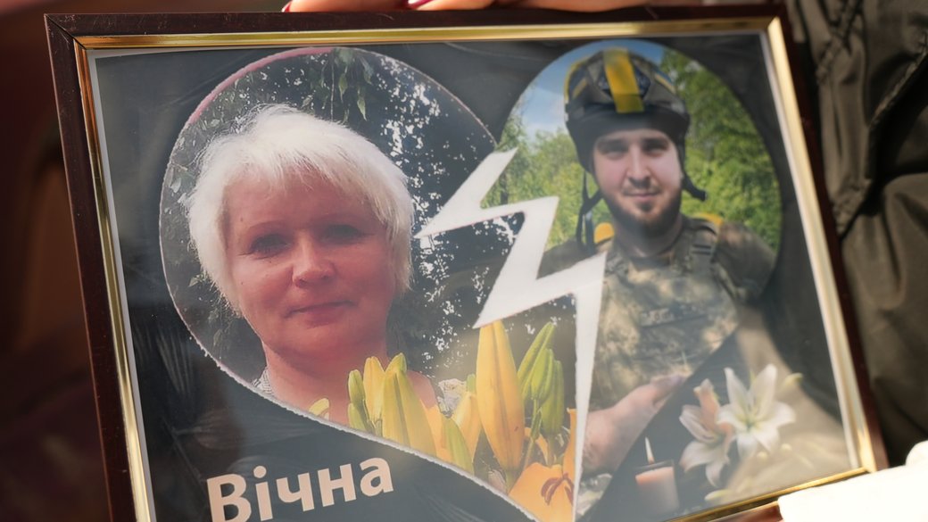 “Плакала, як поранена птаха на труні”: На Сумщині після поховання сина-військового померла його мати