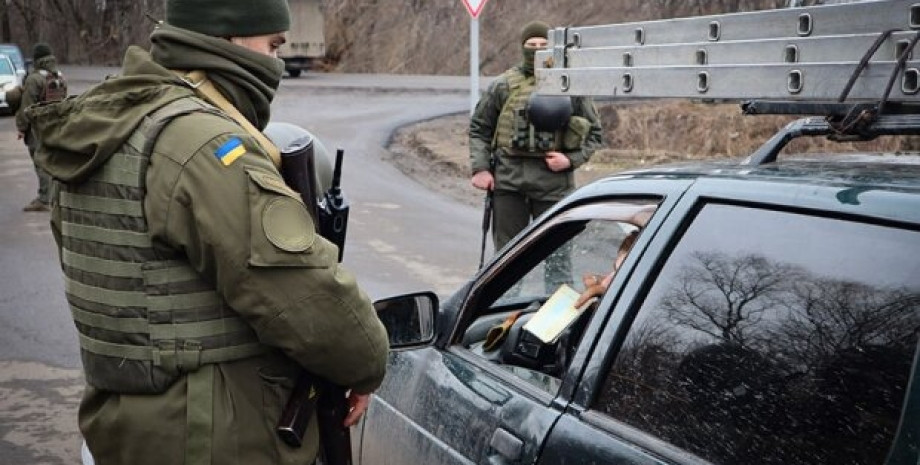 Ого! Військова поліція зможе перевіряти у водіїв документи і проникати до житла – за яких умов