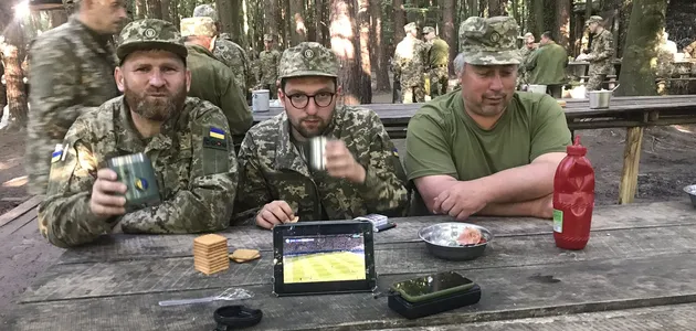 “Тип без пальців та пес Патрон”. Мобілізований журналіст розповів, що відбувається у ТЦК на ВЛК