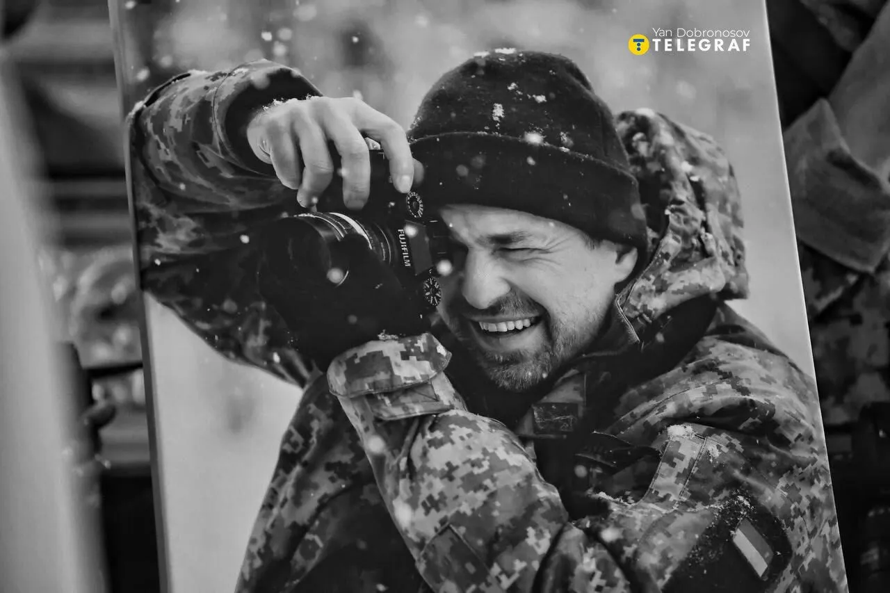 У Києві попрощалися із загиблим на фронті відомим фотографом Арсеном Федосенком