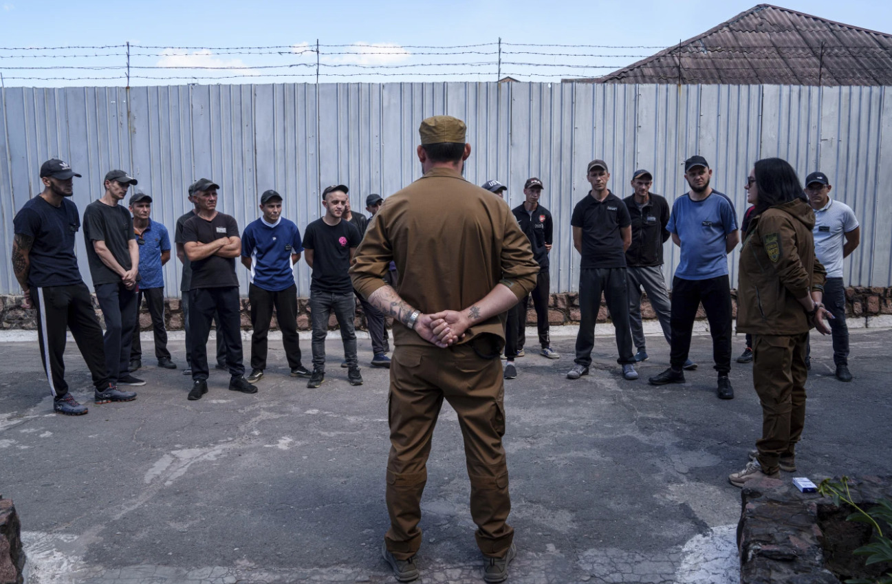 Майже 4 тис. ув’язнених вже проходять службу в ЗСУ, є поранені та загиблі, – нардеп “Голосу”